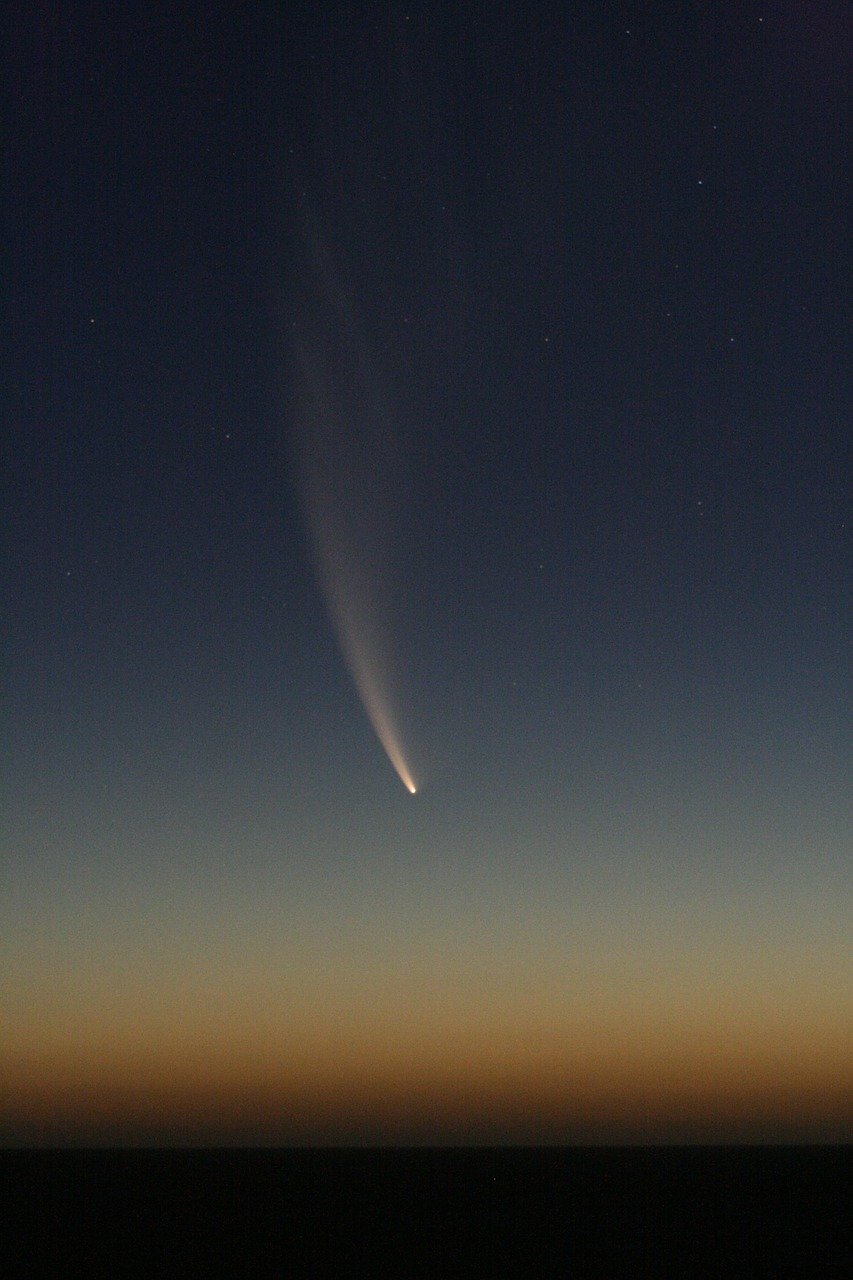 Meteorite flashing to earth